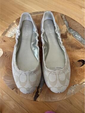 Coach Beige Signature Logo Ballet Flats sz8